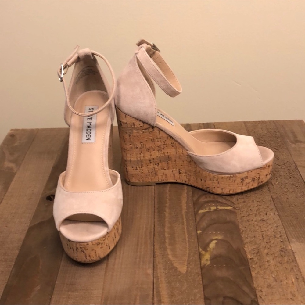 Steve Madden Summers Nude Wedge Sandal Size 6 EUC